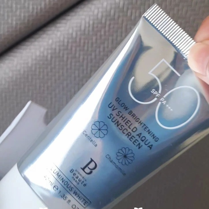 Glow Brightening Sunscreen imgfdn-d7c54064-4850-4784-97d9-538fddf90329