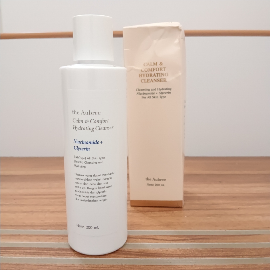 Calm & Comfort Hydrating Cleanser imgfdn-9ca46a42-b552-4f3f-a938-a0f6595aa8df
