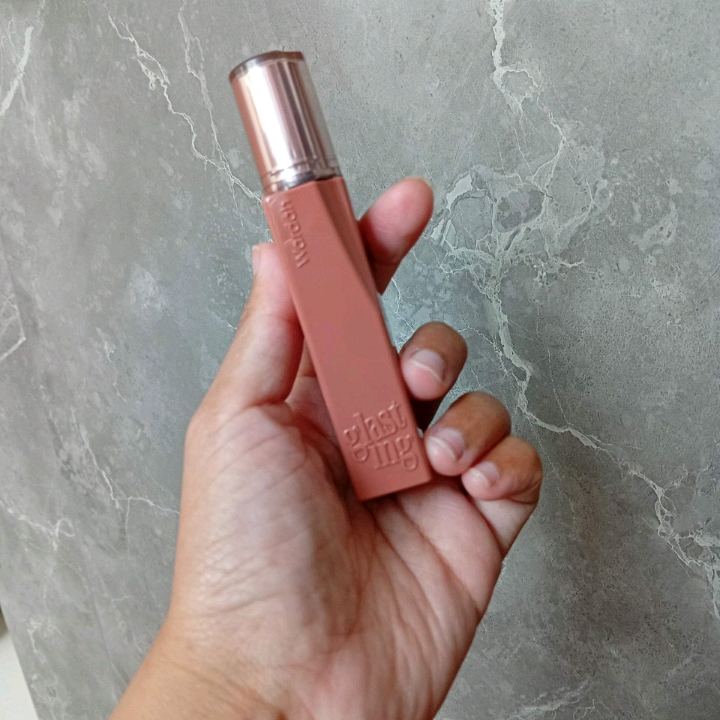 Glasting Liquid Lip - 14 Latte Lacquer imgfdn-2e2c98d7-a997-4b51-92fc-2657d5744710