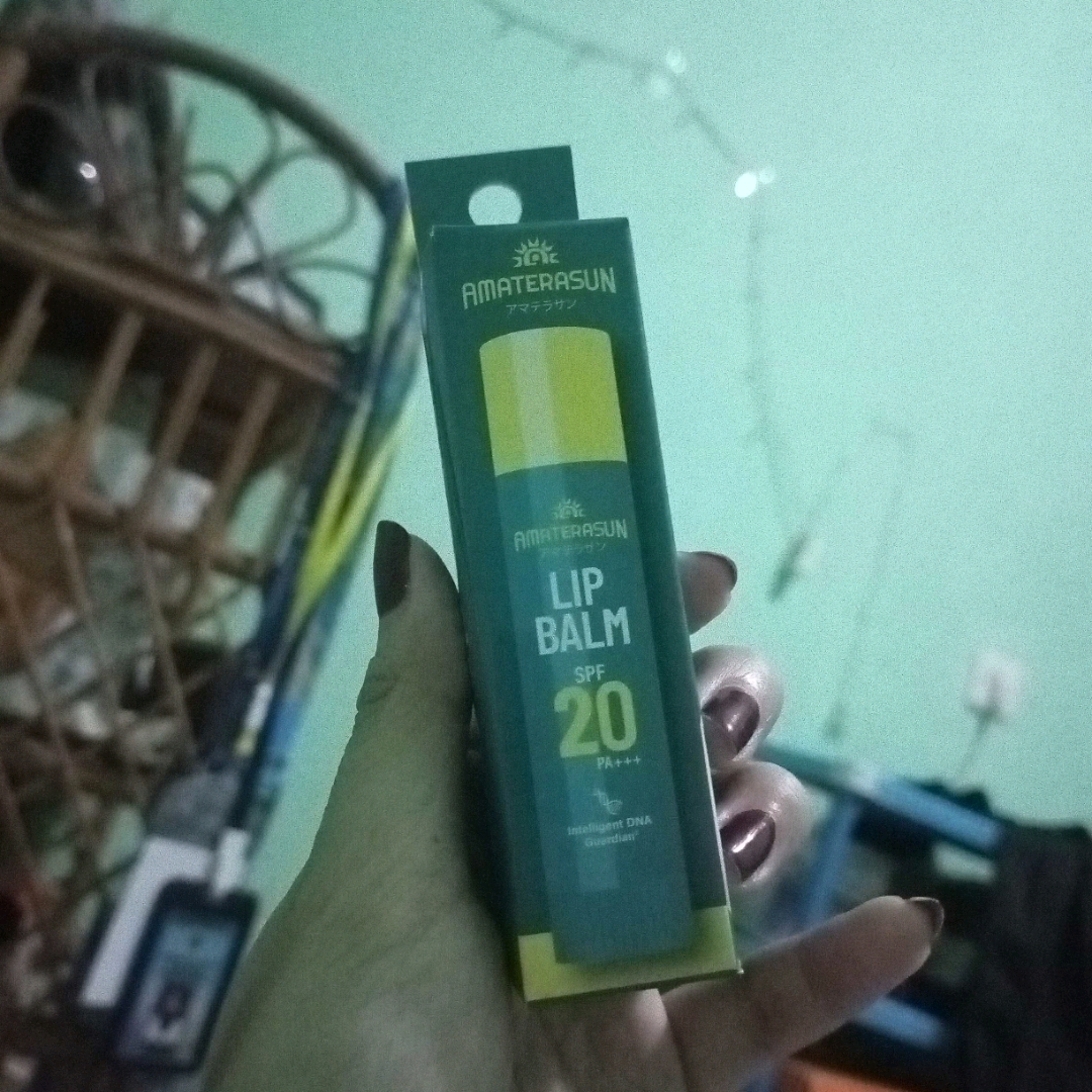 Lip Balm SPF 20 PA+++ - Clear imgfdn-1161c916-9a7d-4dd2-a28b-5a683e2ef031