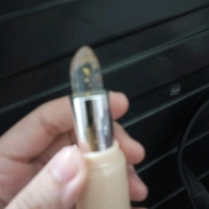 Moisture Glow Lip Balm - Gold Makes Gorgeous imgfdn-3da5f8c4-e81b-4d3e-934b-f871f029c0b9