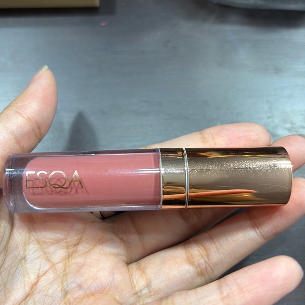 Lip Gloss - London imgfdn-fa6a33f9-3aac-4538-9d2c-26b23588e92f