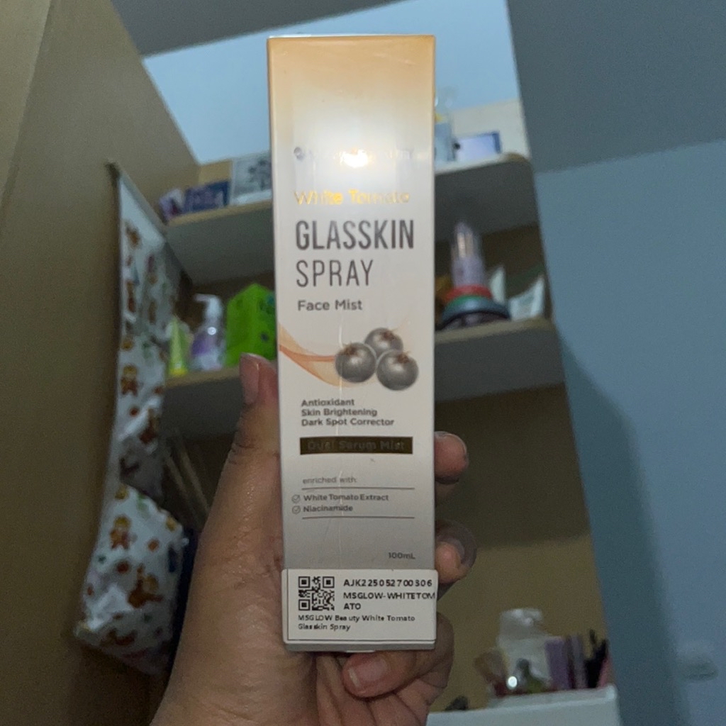 White Tomato Glasskin Spray imgfdn-59c83407-c888-4768-85ad-099f6c75ce96