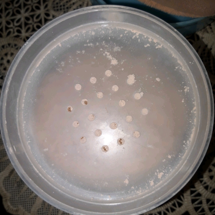 Everyday Luminous Face Powder - 01 Light Beige imgfdn-62274364-9a75-4262-a16b-db9b5c895f13