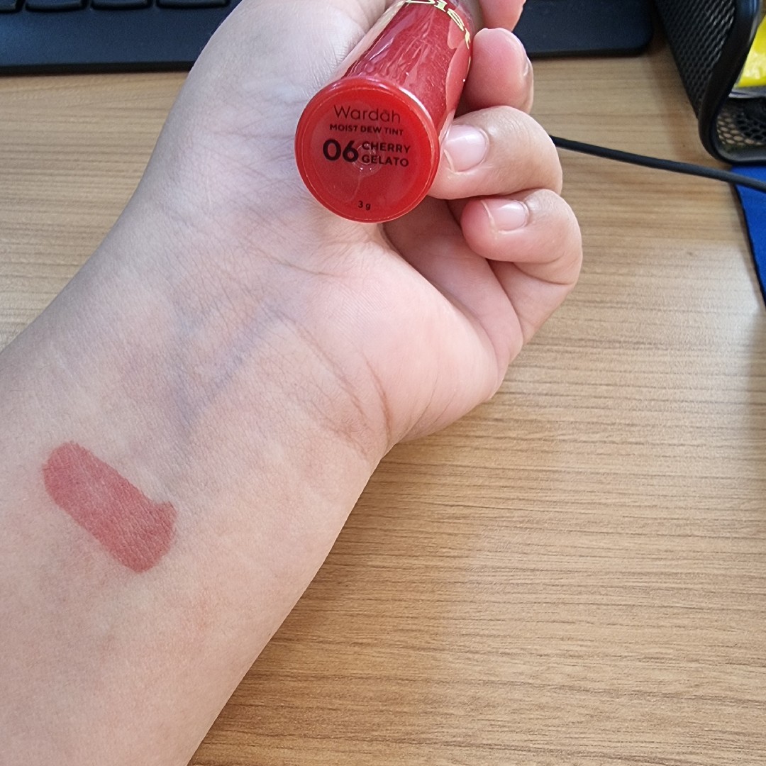 Moist Dew Tint - 06 Cherry Gelato imgfdn-d40f538e-50d6-4bd5-8d17-67dfed45de2a