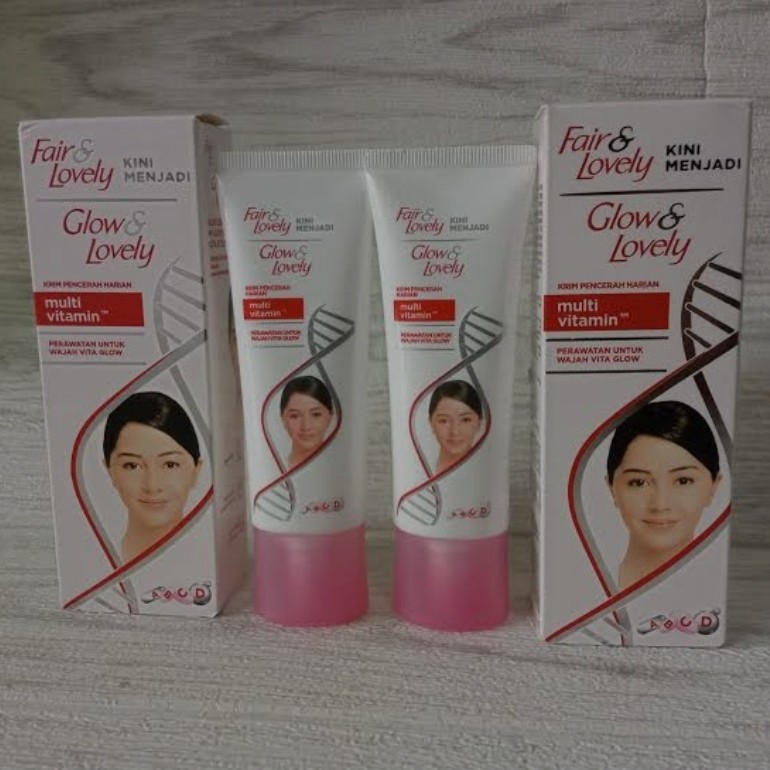 DermaGlow Multivitamin Facial Foam imgfdn-66ad86a3-3f03-4d2d-a3ca-2a09e9995e7f