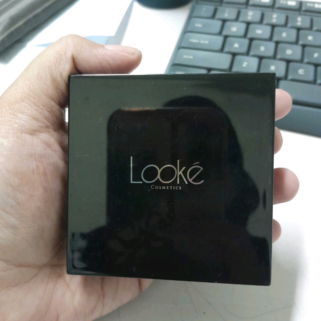 Holy Perfecting Pressed Powder - Maia imgfdn-ac205dba-673a-474f-bf97-70e9c93deadc