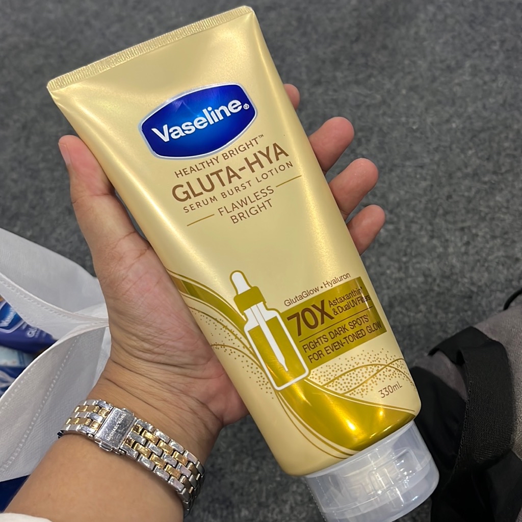 Healthy Bright Gluta-Hya Serum Burst Lotion - SPF 50 PA+++ Luminous Defense imgfdn-7c32b987-6178-4882-b7cf-030a7a692265