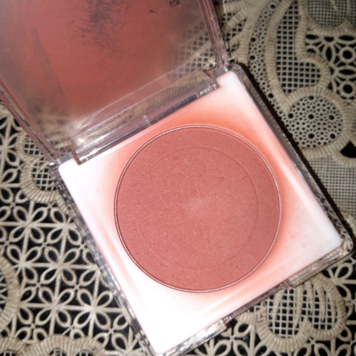 Perfection Velvet Blush - 401 imgfdn-ef09c3ab-9808-4aa3-9e99-37648b048e02
