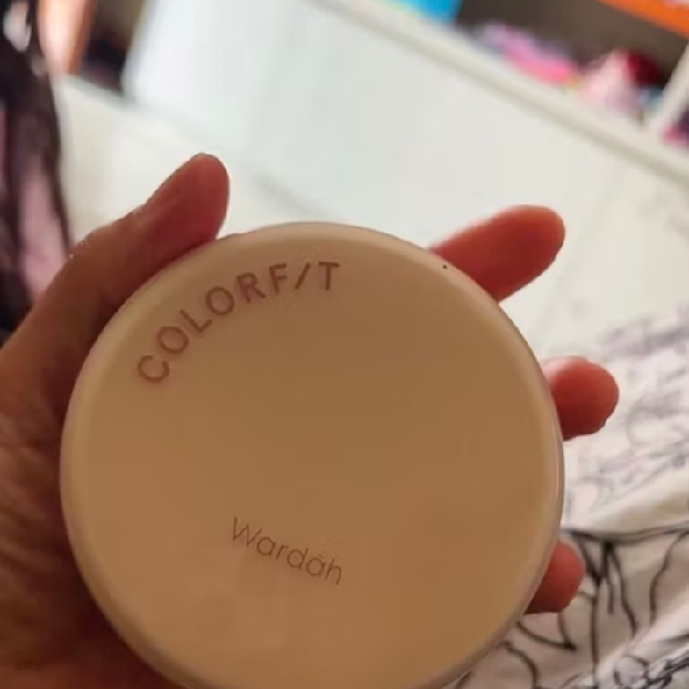Colorfit Supercharged Tinted Glow Skin Tint - 32N Neutral Beige imgfdn-a32fb8a8-6d88-4ff1-9c1a-f07ead931baa