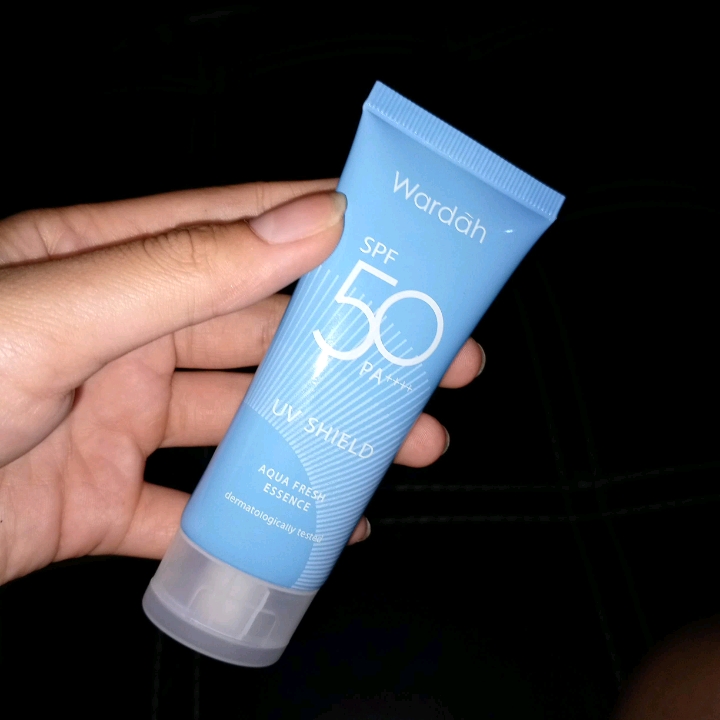 UV Shield Aqua Fresh Sunscreen Serum SPF 50 PA++++ - Reformulation in July 2023 imgfdn-c8d536e6-dc73-426c-be1c-15e6e8948178