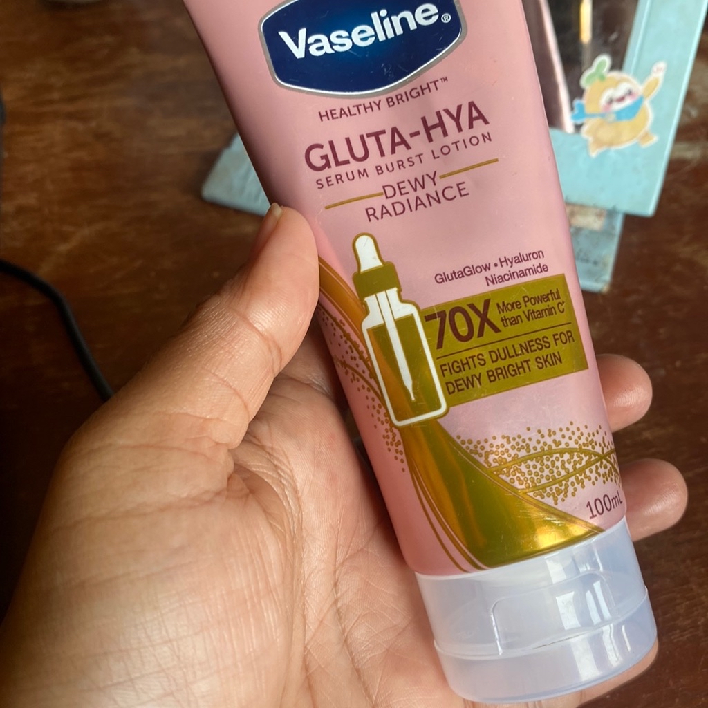 Healthy Bright Gluta-Hya Serum Burst Lotion - Dewy Radiance imgfdn-bec8a37c-56e9-411b-a339-b99490e10199