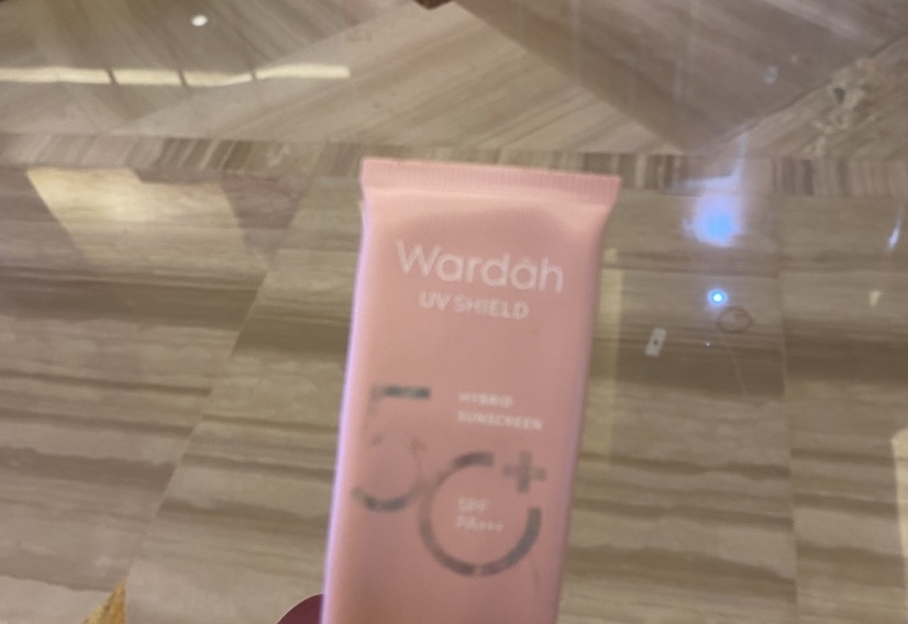 UV Shield Tone Up Sunscreen imgfdn-bd8e1d7e-300e-4f11-86ca-a2494a687ef9