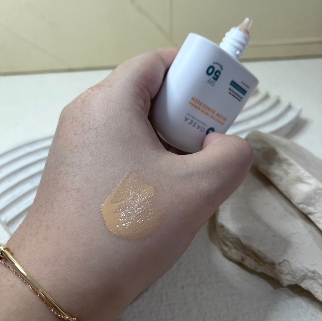 Protective Tinted Mineral Glow Sunscreen imgfdn-e0d24661-a80c-463a-8574-b08a1531a043
