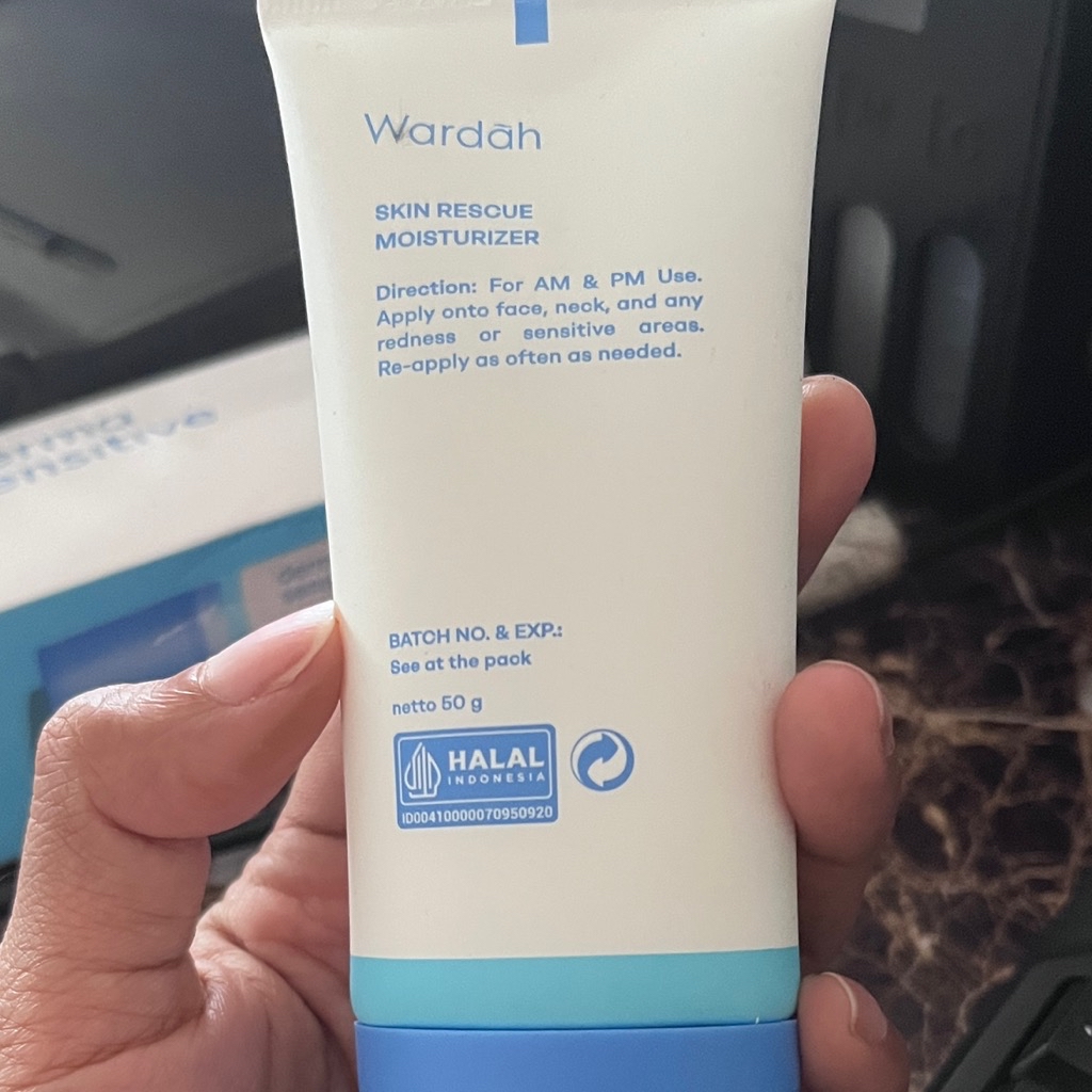 Derma Sensitive Skin Rescue Moisturizer imgfdn-7b6a5d4d-9206-428b-ab0b-c1526abdd576