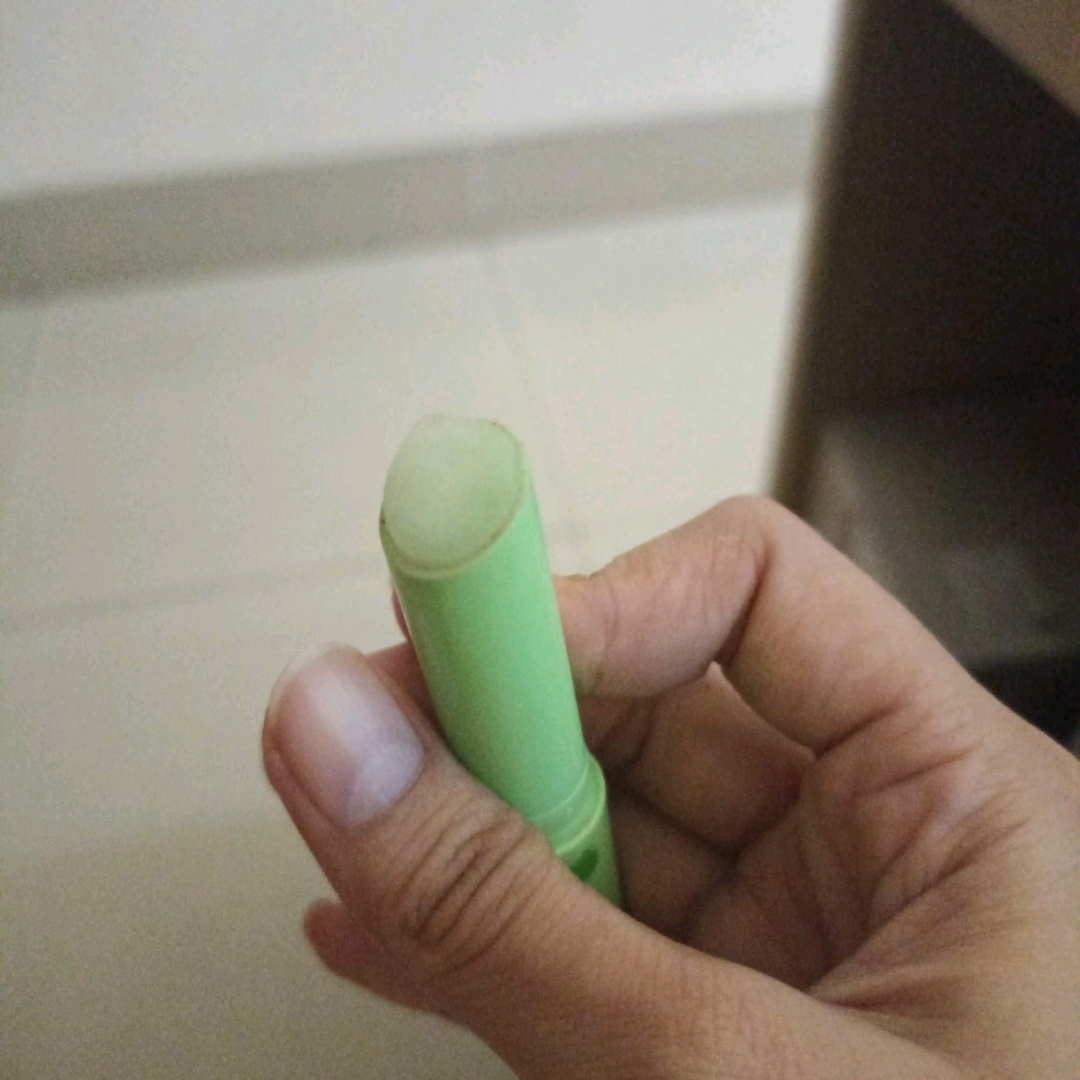 Fruity Lip Balm - Apple imgfdn-b03750c3-e0d3-4734-95fa-fb024536849a
