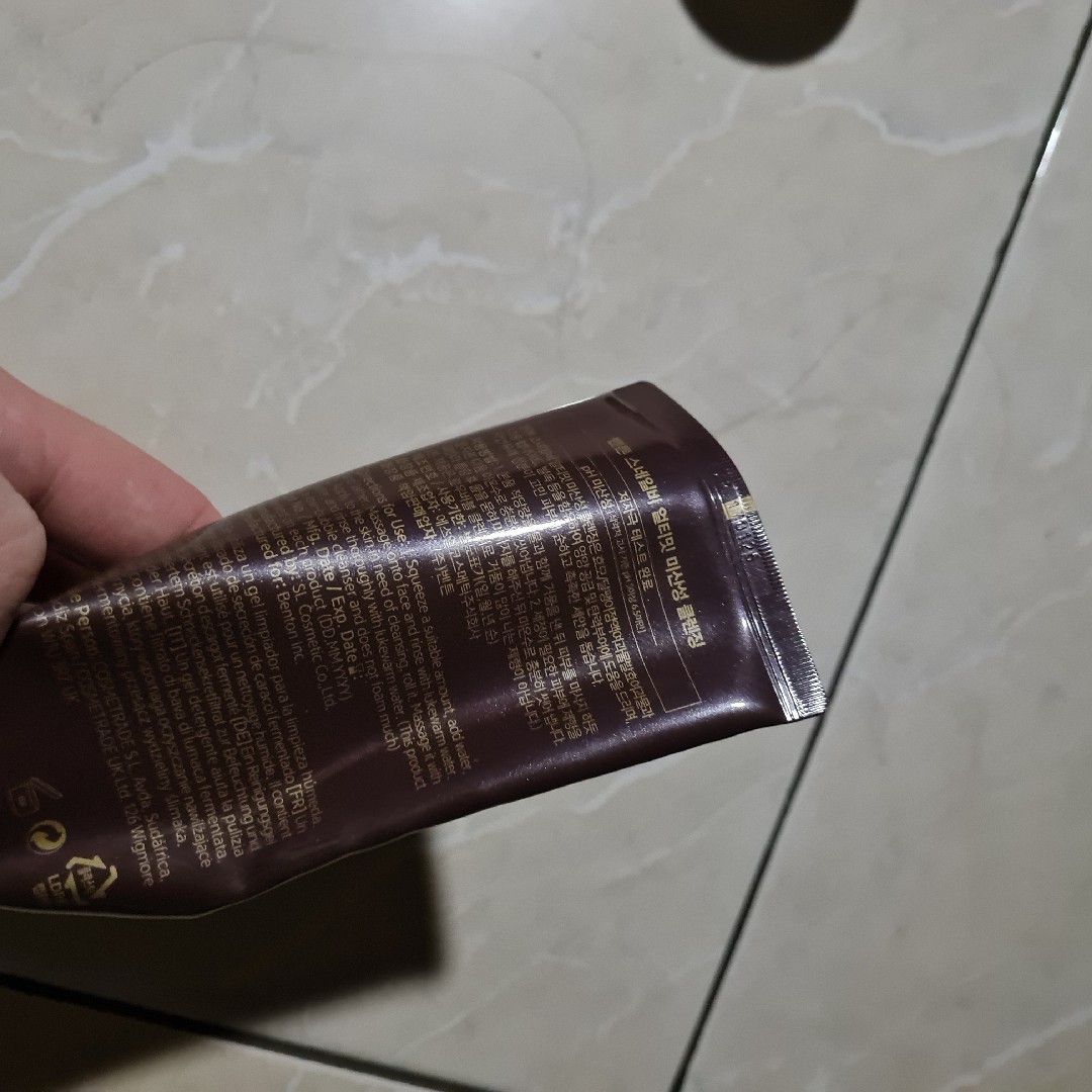 Snail Bee Ultimate pH-Balanced Cleansing imgfdn-dbaa189f-401b-467b-971b-0ad53b9fff22