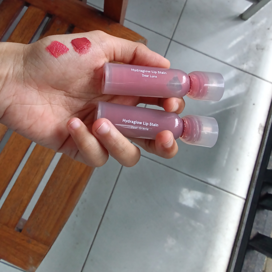 Hydraglow Lip Stain - Dear Olivia imgfdn-3bc0d756-385f-4828-8748-e56f3b63907a