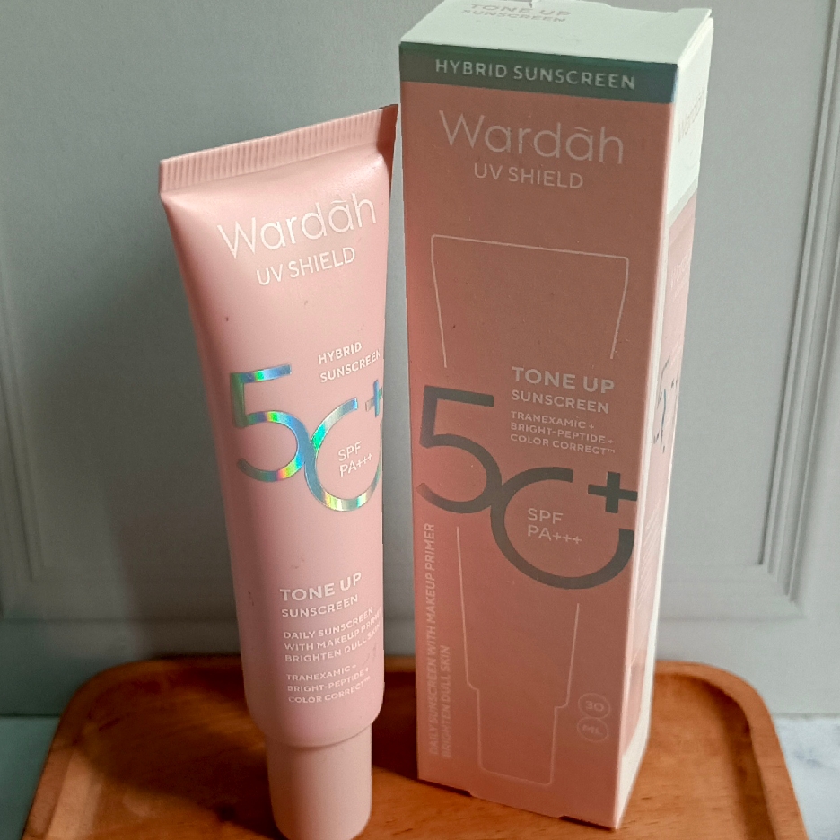 UV Shield Tone Up Sunscreen imgfdn-a782460d-c468-409d-b90a-235c21d811c6