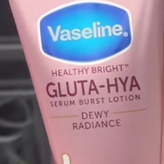 Soft Glow Gluta Vitamin SPF 20 Body Serum - Reformulation in August 2023 imgfdn-e0789021-aaa1-4685-87d6-e529891ce6c6