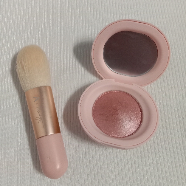 Radiant Sheen Blush - Empathy imgfdn-eb5cd4bd-990b-4c9a-a15e-316aa5b0676d