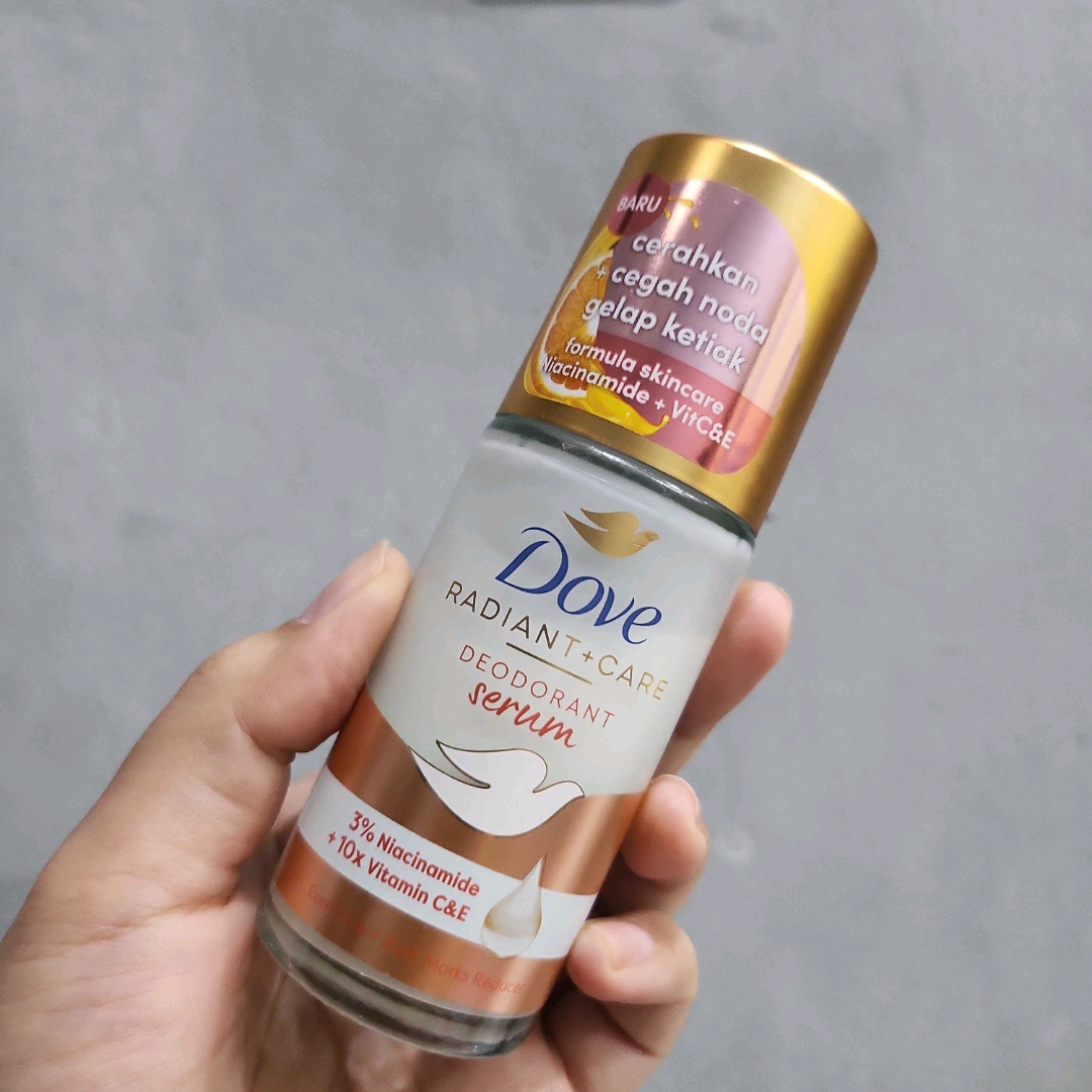 Radiant+Care Deodorant Serum Roll On - 3% Niacinamide + 10x Omega 6 imgfdn-fa7bd7ff-5b23-4d73-853c-158d2c3c1c5a