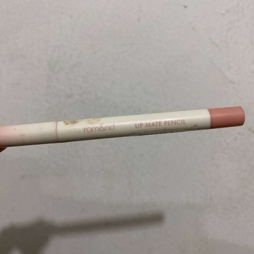 Lip Mate Pencil - 02 Dovey Pink imgfdn-4a58b791-a5fb-4263-9cad-def9426bfb54