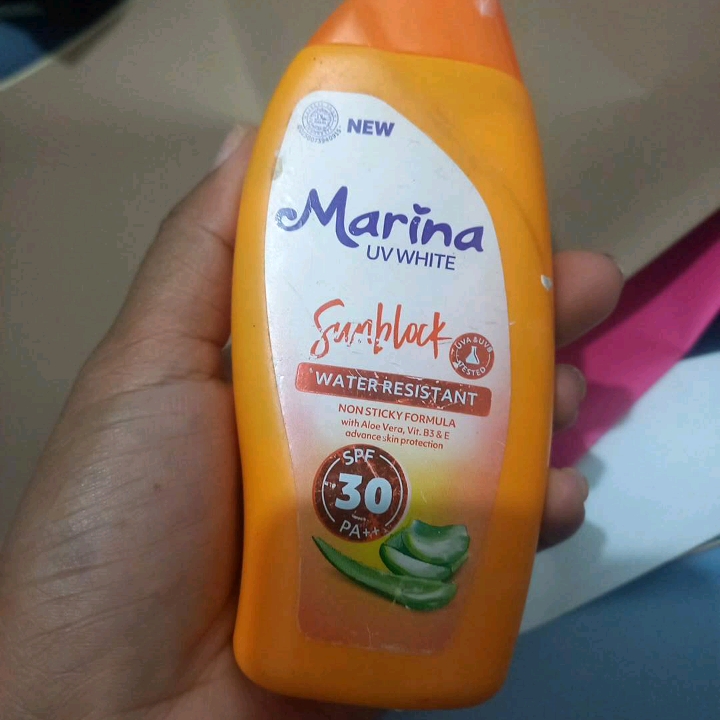 UV White Sunblock SPF 30 imgfdn-f2250b3d-67ae-4f5d-a3fa-81f59c0b3439