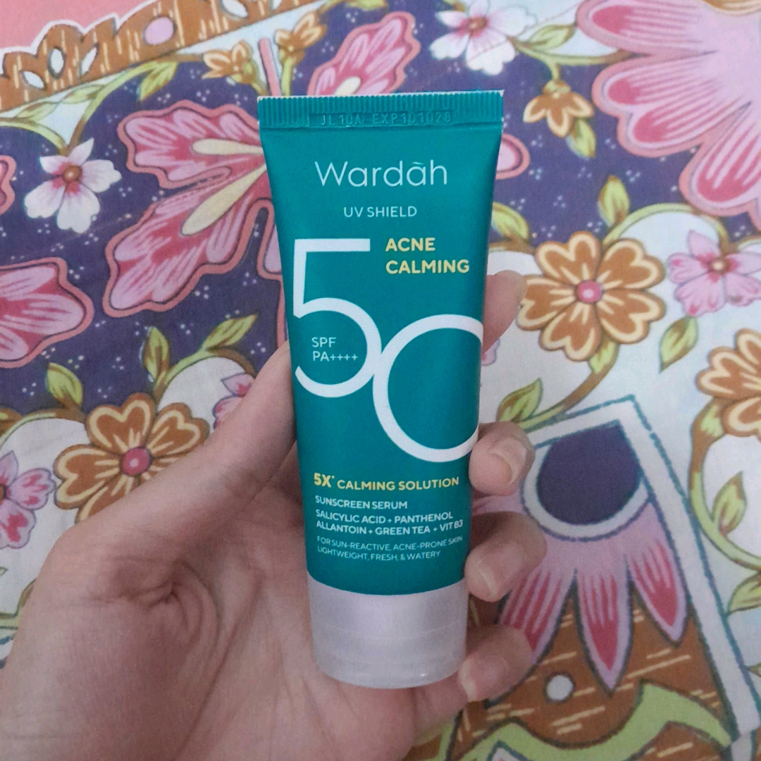 UV Shield Acne Calming Sunscreen Serum SPF 50 PA++++ imgfdn-9c34e690-aafd-4c8c-a588-d87423af29eb