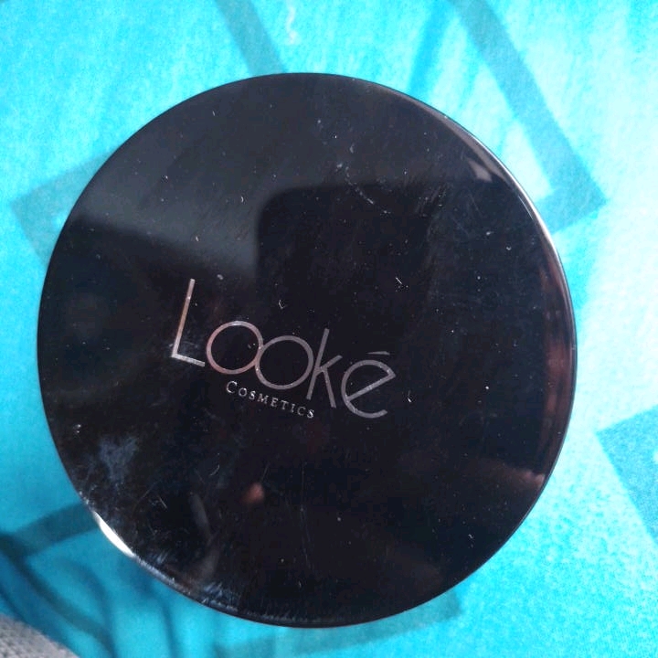 Holy Smooth and Blur Loose Powder - Terra imgfdn-0fc075c4-83ae-41c1-ae1a-128ca30ec69a