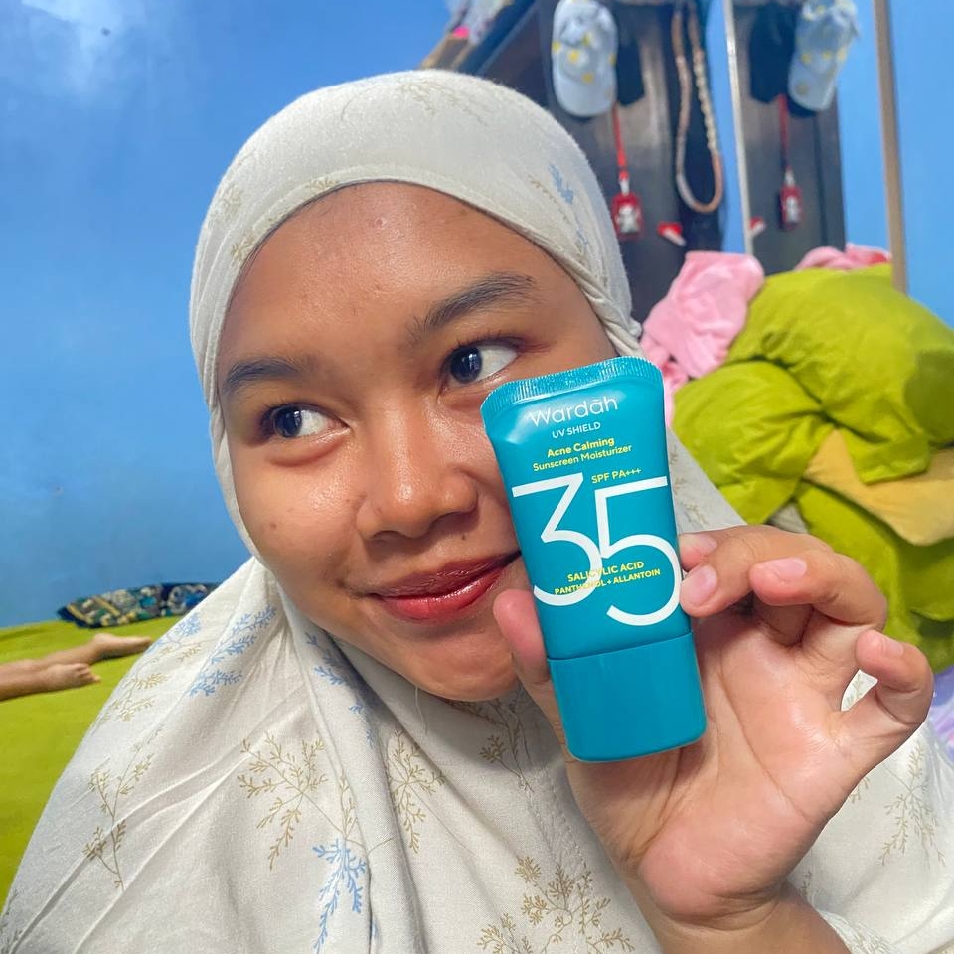 UV Shield Acne Calming Sunscreen Moisturizer SPF 35 PA+++ imgfdn-2c144155-0f60-4cdd-a66e-4c44bf1a735a