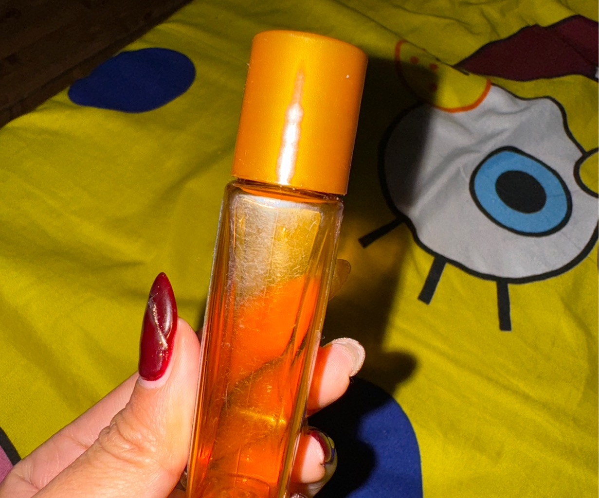 Extraordinary Oil - Gold imgfdn-006344ea-a878-490e-859c-51292ee20b23