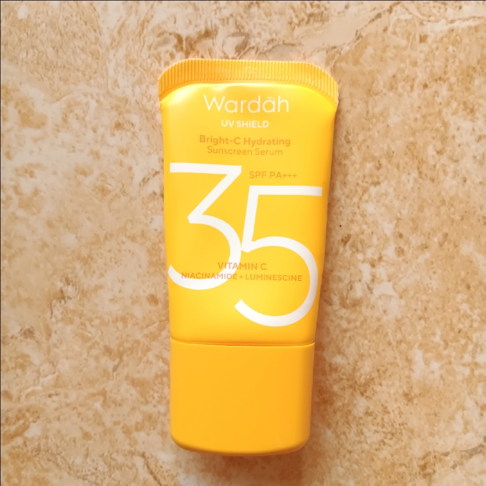 UV Shield Essential Sunscreen Gel SPF 35 PA +++ - New Formula and Look in 2025 imgfdn-638ed5b6-6a41-4de5-8c64-9eef7967a93a