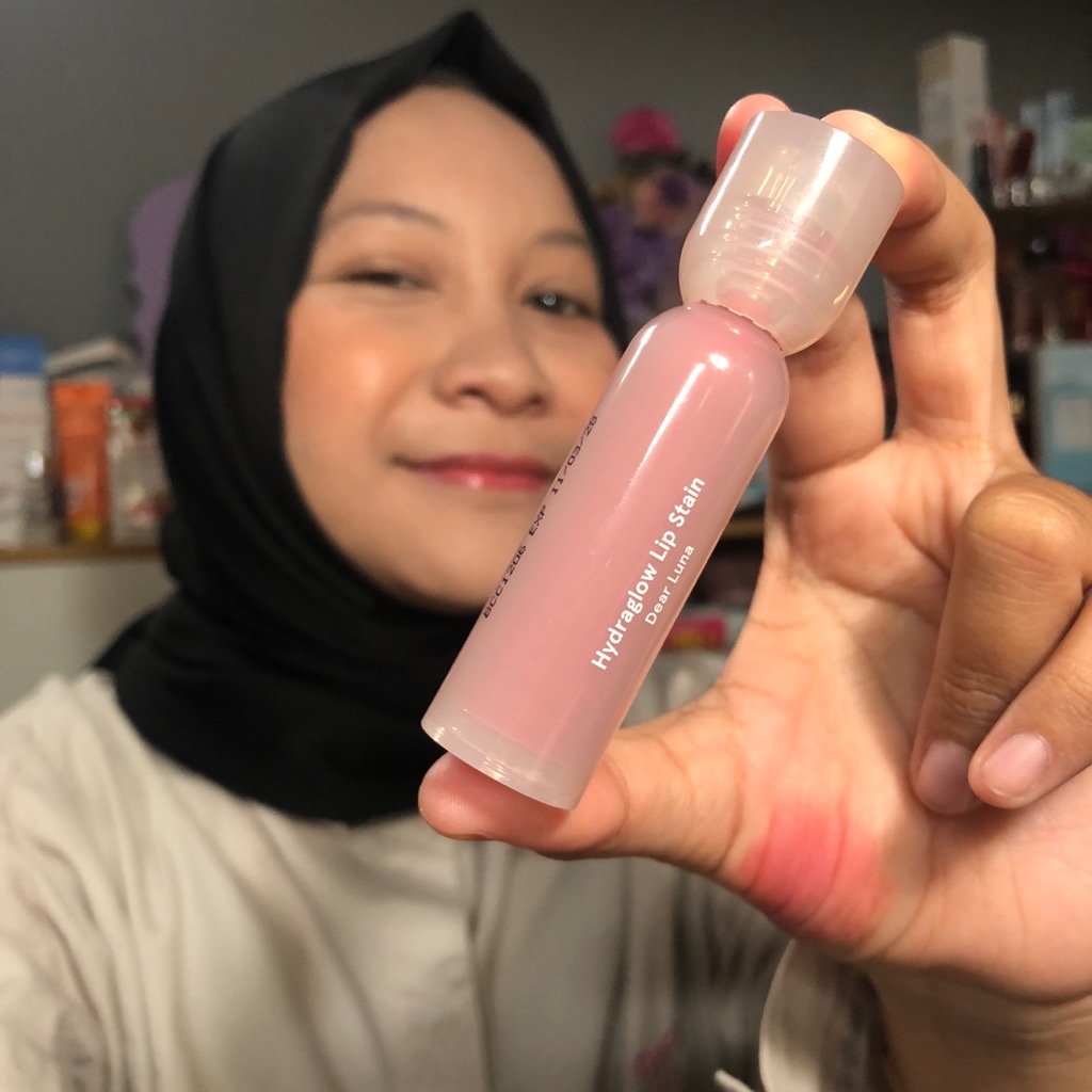 Hydraglow Lip Stain - Dear Luna imgfdn-899bdc18-39d1-42bf-88ba-3150cae8a6ca