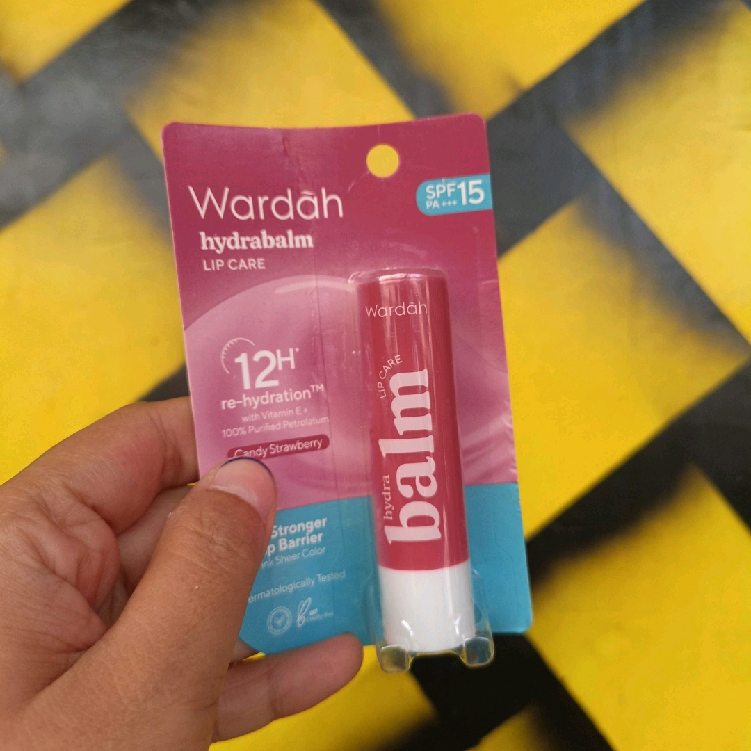 Hydrabalm Lip Care - Candy Strawberry imgfdn-b13f6cb4-2908-4443-bd2e-7aff90778e74