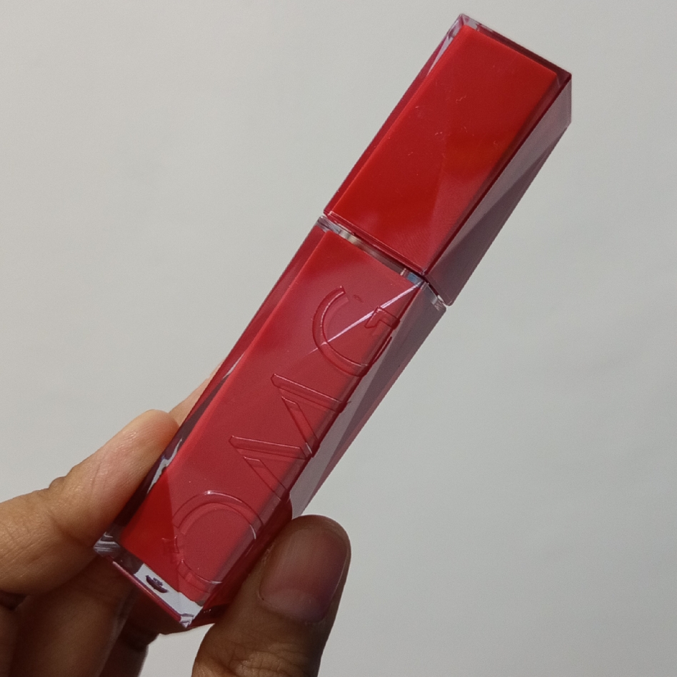 Colorlast Lip Vinyl - 03 Diva imgfdn-8d6412a3-c591-4a29-938c-c029c89b21b2