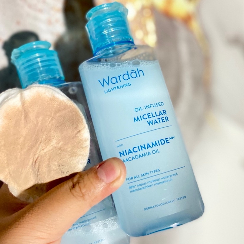 Lightening Oil-Infused Micellar Water imgfdn-77fcf889-577f-4dce-a81b-ddcf3b6cc90e
