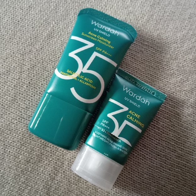 UV Shield Acne Calming Sunscreen Moisturizer SPF 35 PA+++ imgfdn-e25c43d7-f2e3-40dc-b628-461e3c8d6cca