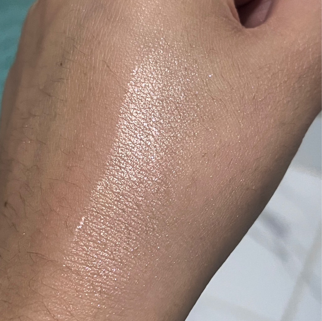 Iconic Glow Highlighter - Rose Radiance imgfdn-b0beaa46-d88f-47c7-86ef-d798be03cd62