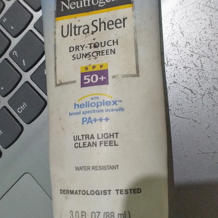Ultra Sheer Dry-Touch Sunscreen - SPF 55 imgfdn-10897b30-4047-4b68-99b2-3ce1b8c310d3