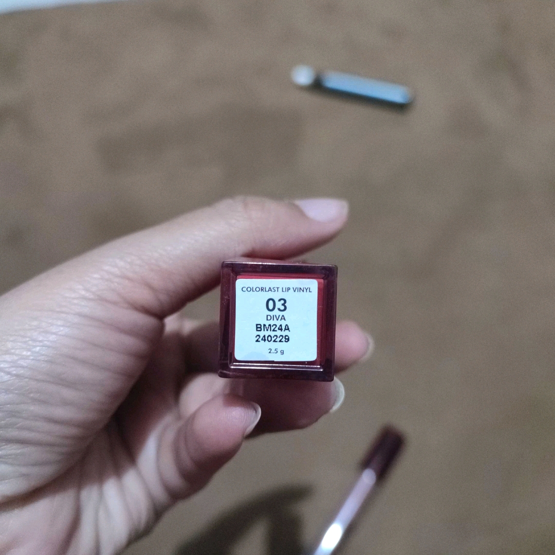 Colorlast Lip Vinyl - 03 Diva imgfdn-4a68724d-2ea5-48cc-a51f-e5f846c0708d
