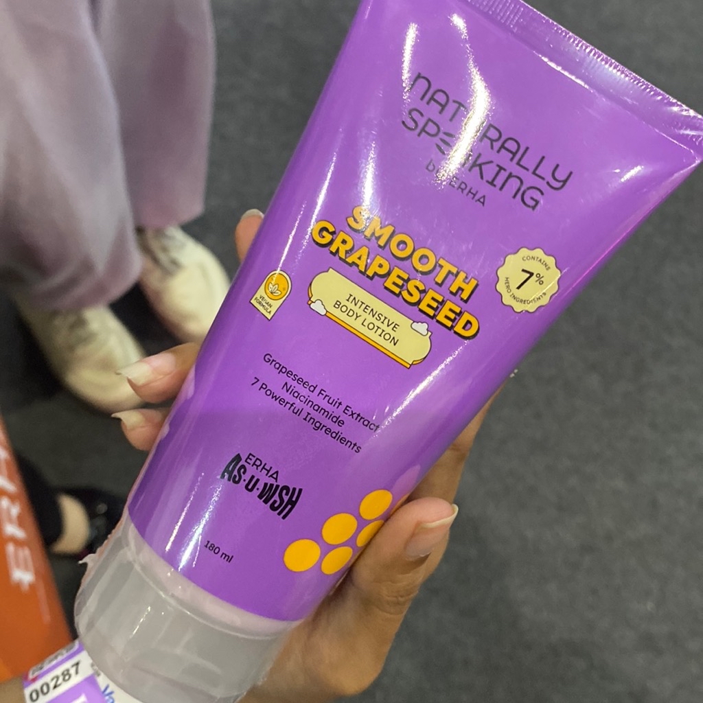 Smooth Grapeseed Intensive Body Lotion imgfdn-6e13ae9d-b533-40b2-b548-82f1a9fd4127