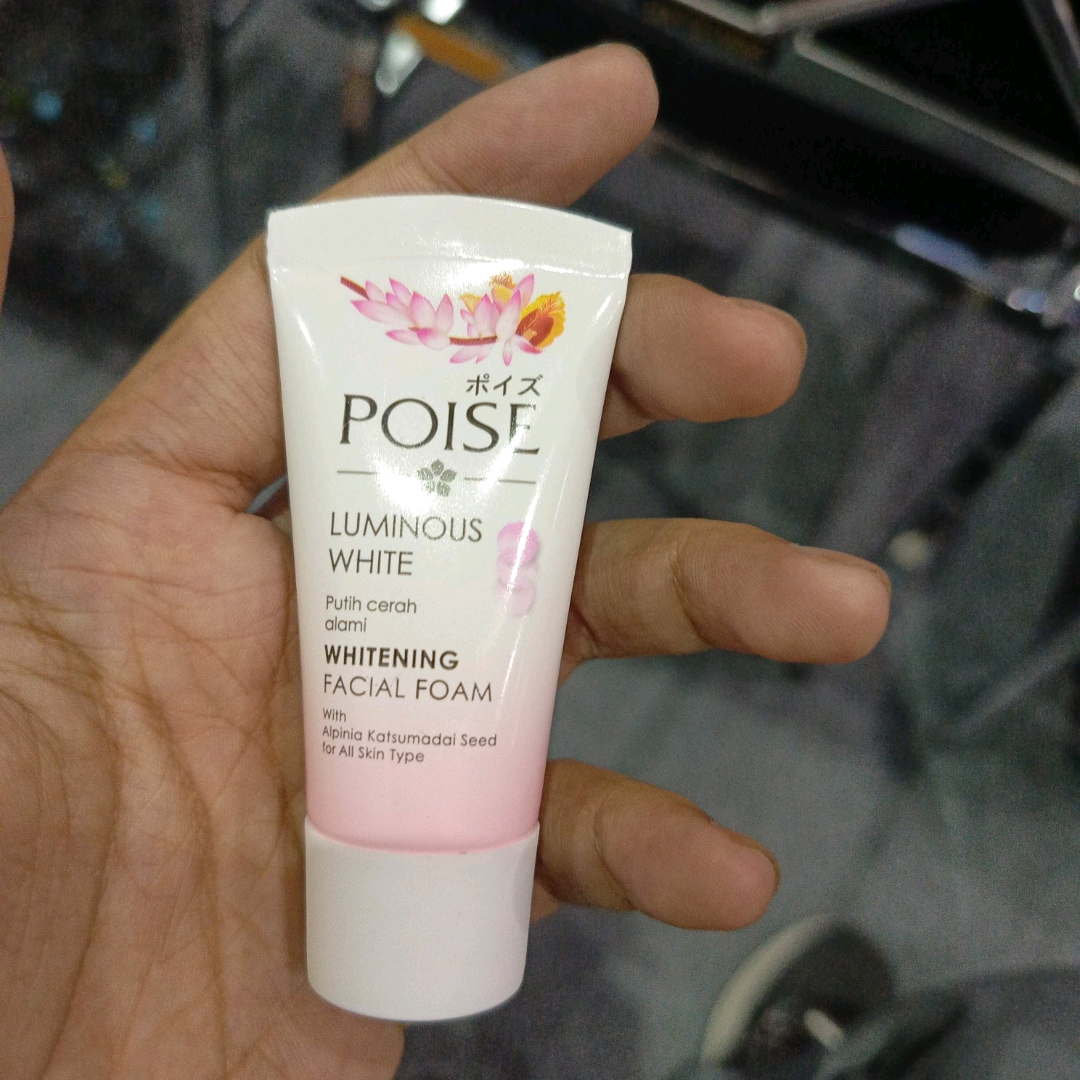 Luminous White Whitening Facial Foam imgfdn-90c527d2-1dd1-46a5-8c6d-c6bbb68b4560
