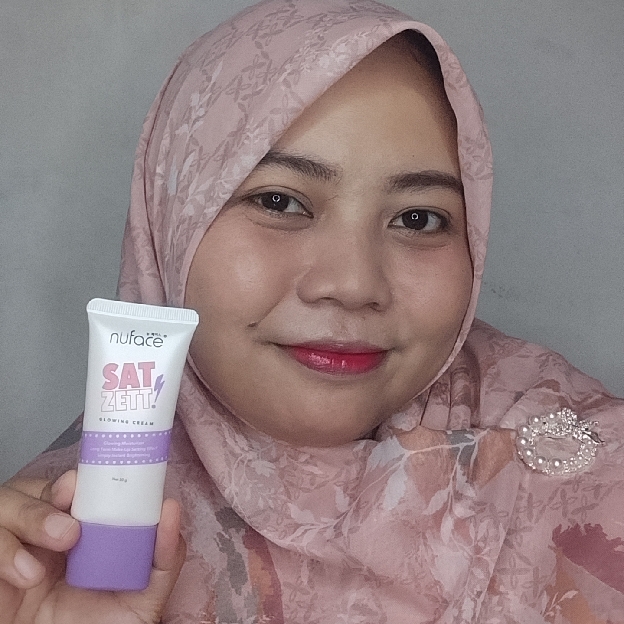 Sat Zett Glowing Cream imgfdn-4d0effab-0847-4bcf-b8d1-4a83309c6308