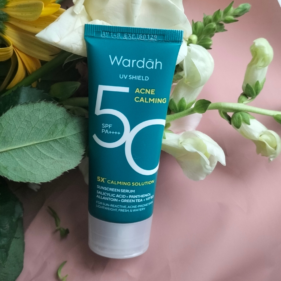 UV Shield Acne Calming Sunscreen Serum SPF 50 PA++++ imgfdn-879830ad-feb2-4fd7-94b4-1b1cd8a73e91