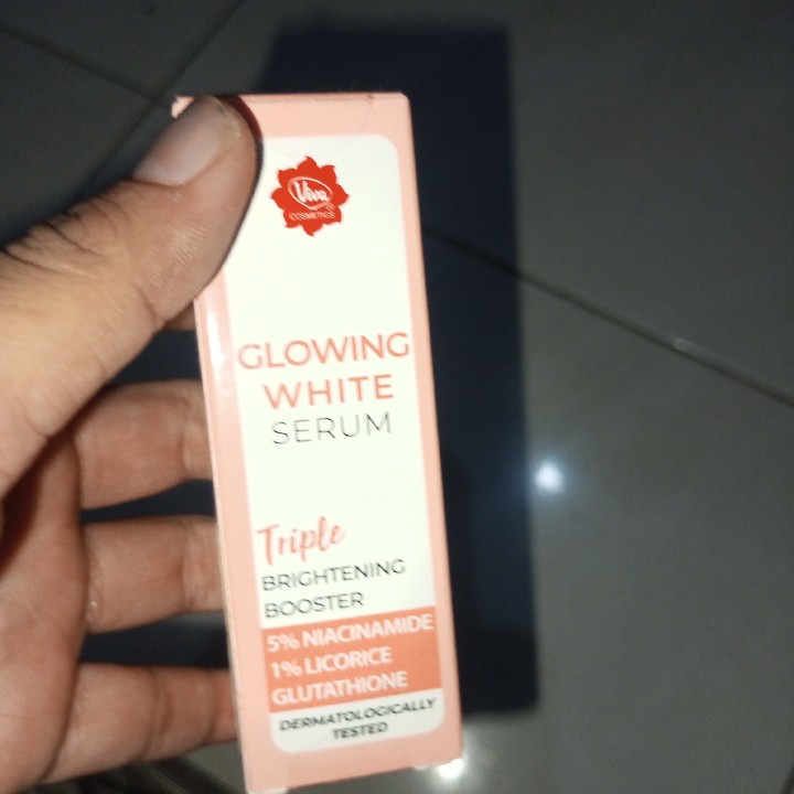 Glowing White Serum imgfdn-5a9e1177-2151-4851-92d1-022aae4dd798