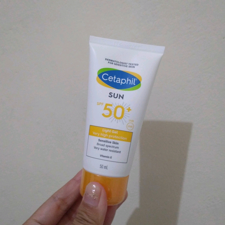 Sun SPF50+ Light Gel imgfdn-92dd2dcb-820a-4669-ab03-1601c5a26fe7