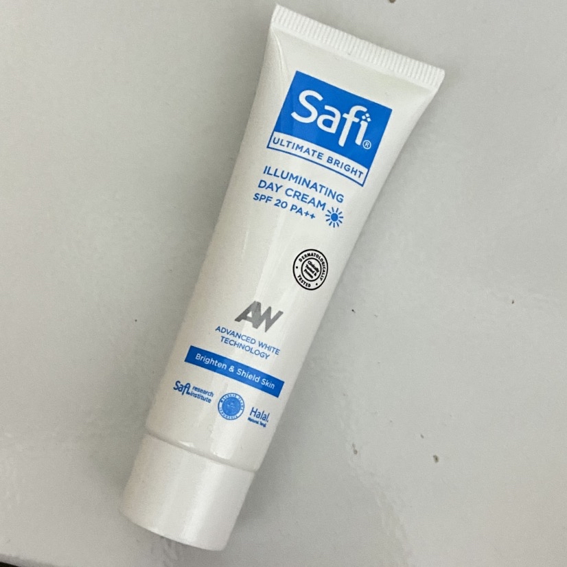 Ultimate Bright Illuminating Day Cream SPF 20 PA ++ imgfdn-07688506-12fa-48e7-bfc7-f002490d3071