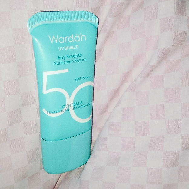 UV Shield Airy Smooth Sunscreen Serum SPF 50 PA++++ imgfdn-bb89ad7e-6a3f-4870-bf69-eefbd7faebc5