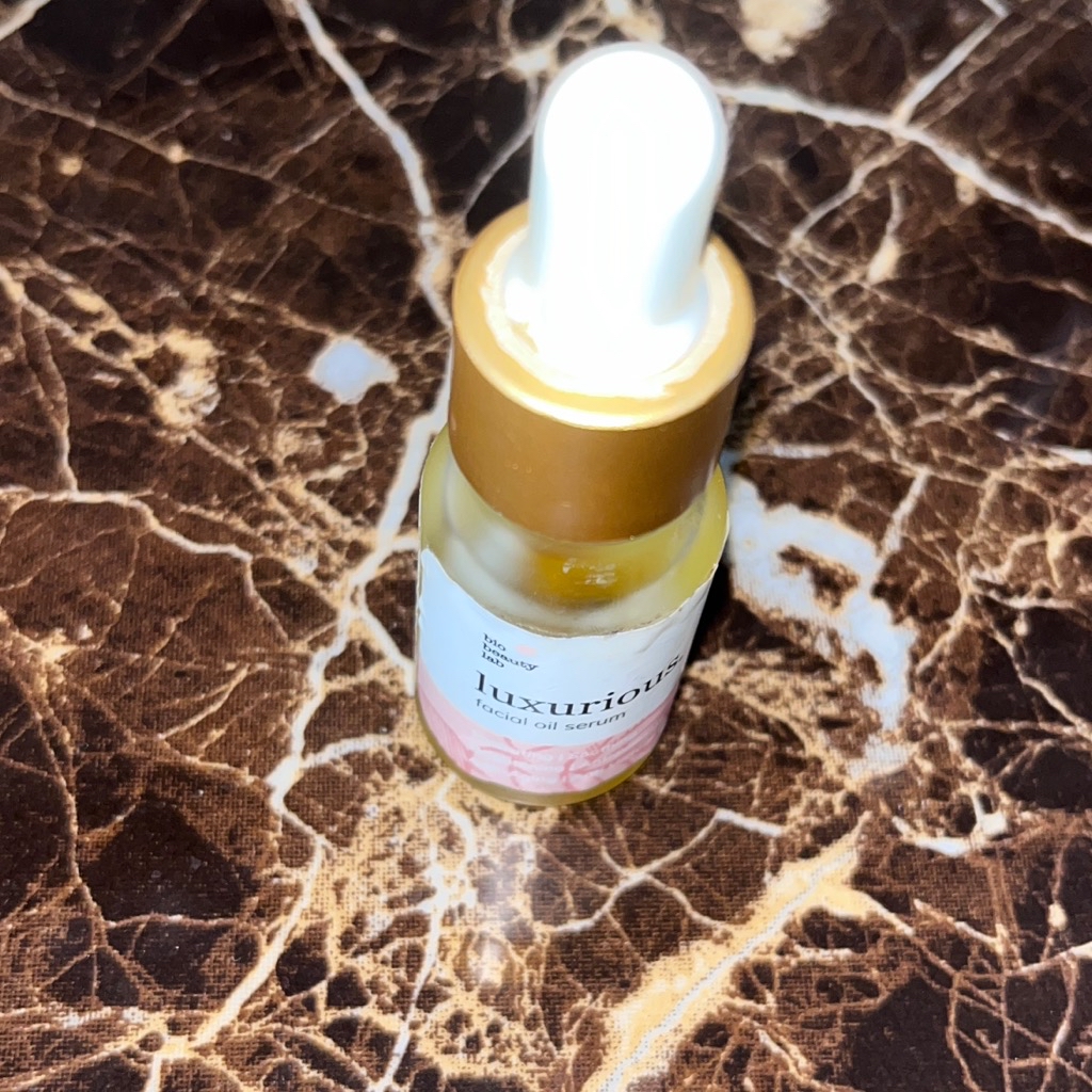 Luxurious Facial Oil Serum imgfdn-78fb83c5-b5d2-4b41-85f8-5713b7f9a926